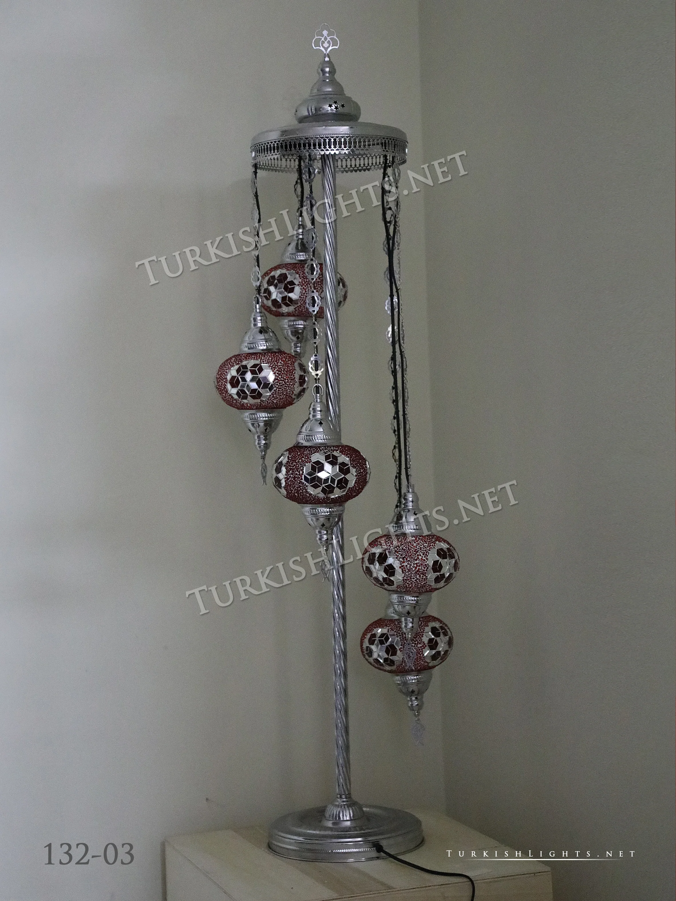 FLOOR LAMP WITH  5 LARGE GLOBES and CHROME FINISH ,ID:132 - Image 3