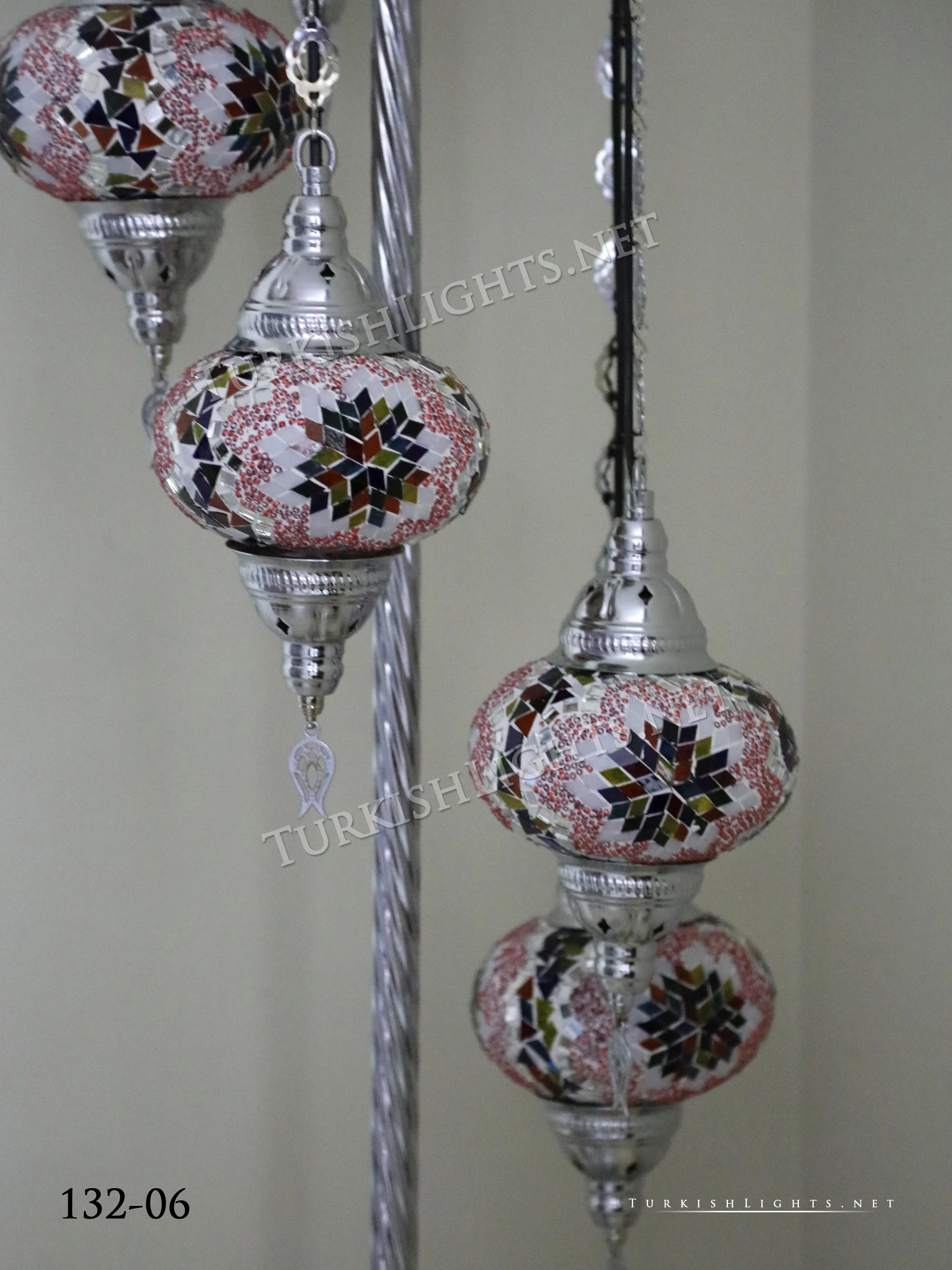 FLOOR LAMP WITH 5 LARGE GLOBES and CHROME FINISH ,ID:132 - Image 5