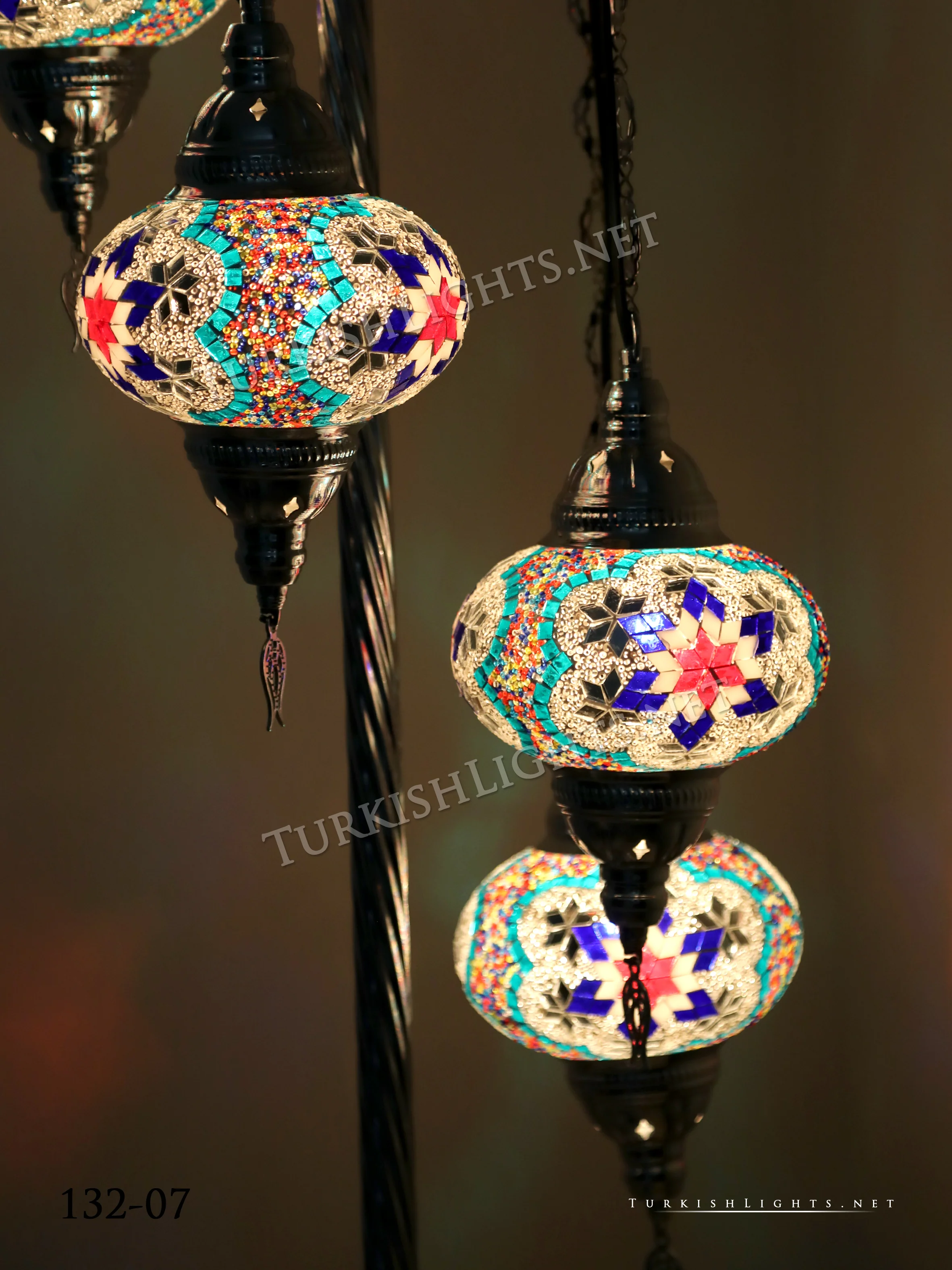 FLOOR LAMP WITH  5 LARGE GLOBES and CHROME FINISH ,ID:132 - Image 2