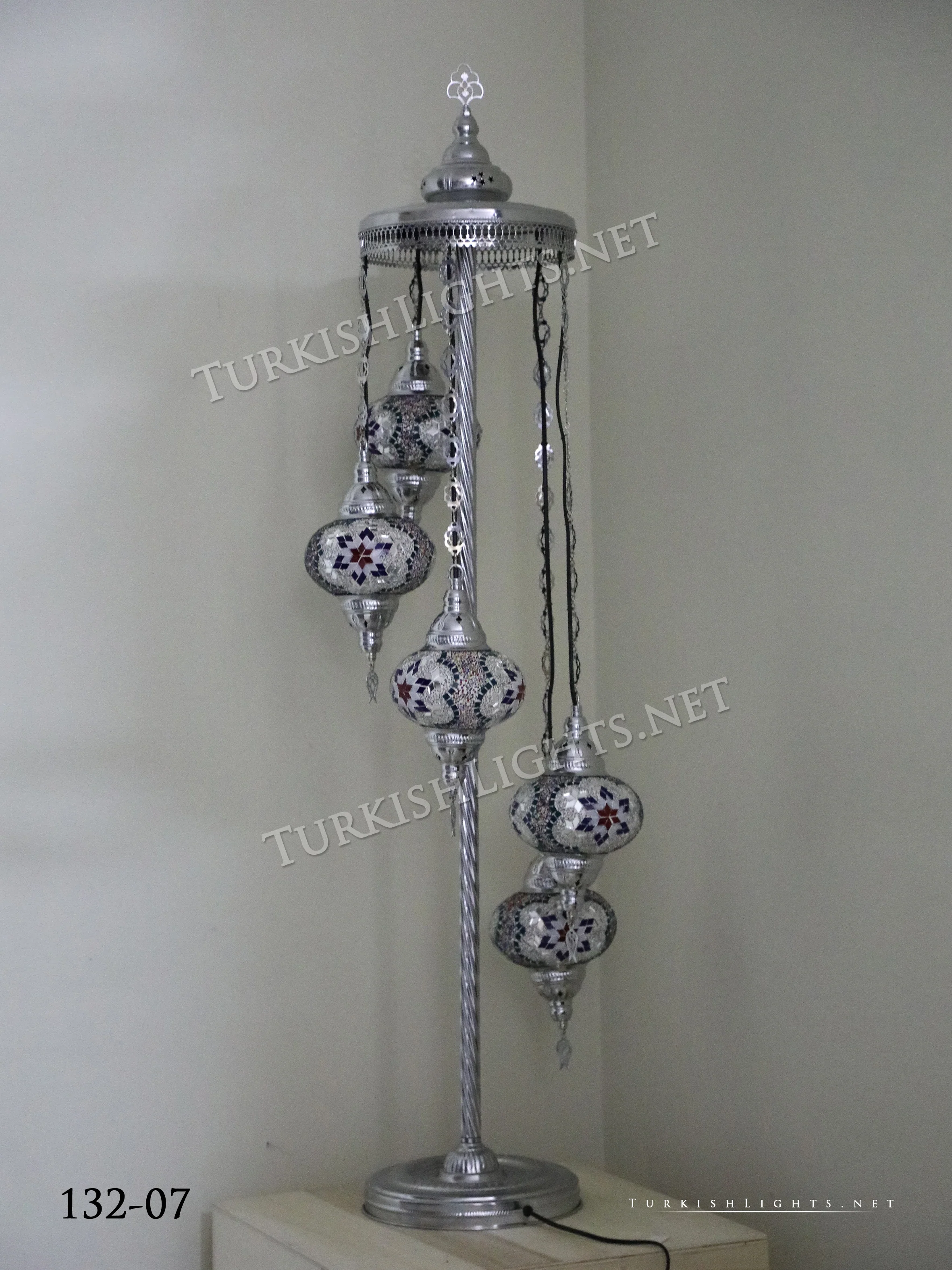 FLOOR LAMP WITH  5 LARGE GLOBES and CHROME FINISH ,ID:132 - Image 3