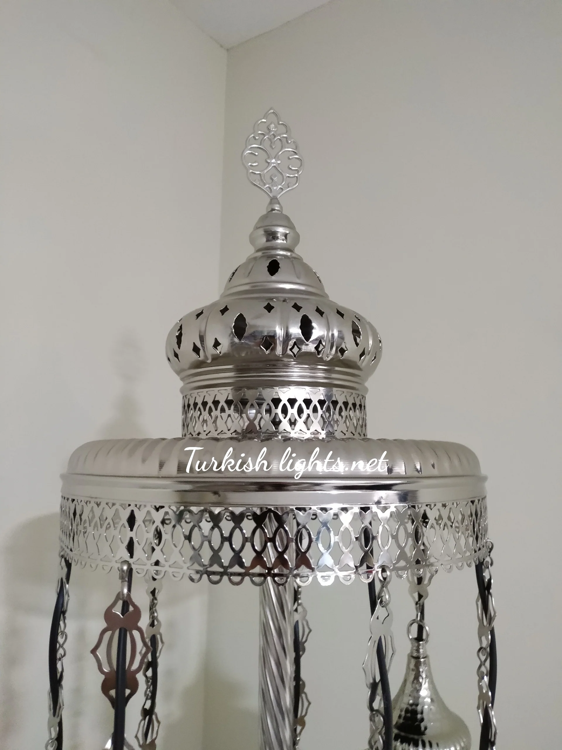 FLOOR LAMP WITH  5 LARGE GLOBES and CHROME FINISH ,ID:132 - Image 5