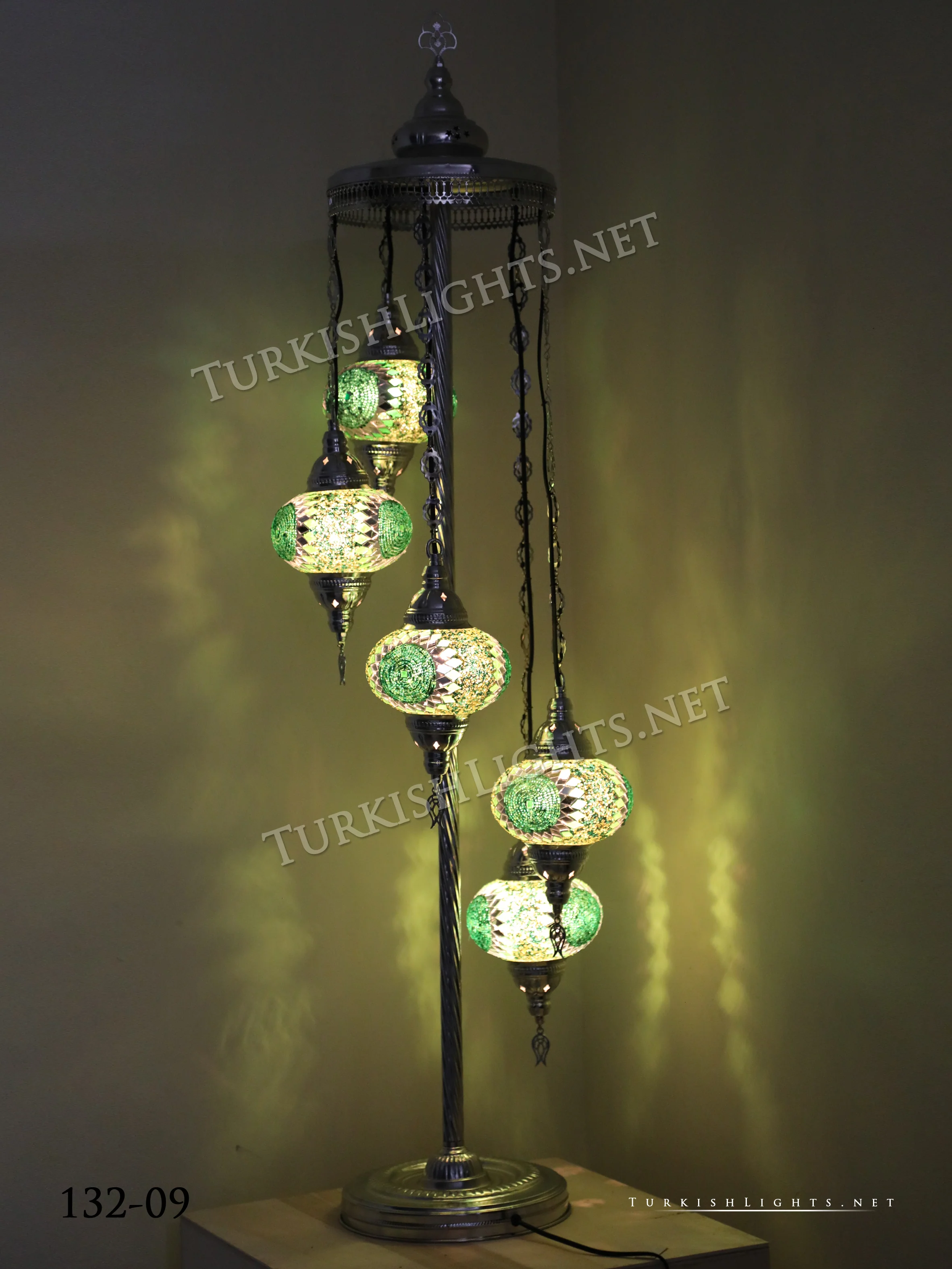 FLOOR LAMP WITH  5 LARGE GLOBES and CHROME FINISH ,ID:132