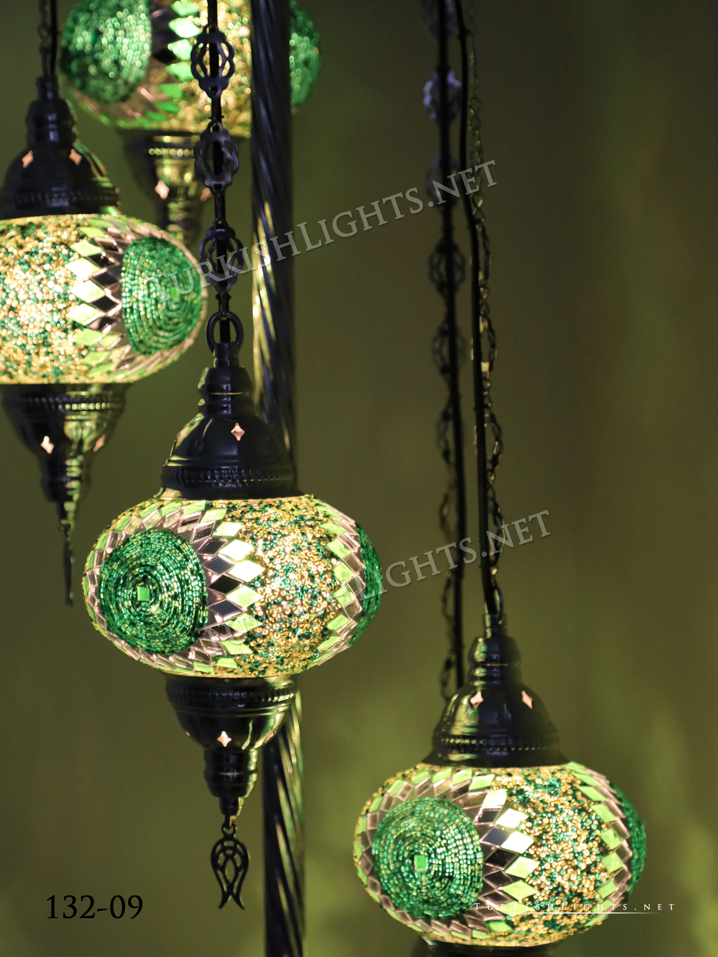 FLOOR LAMP WITH  5 LARGE GLOBES and CHROME FINISH ,ID:132 - Image 2