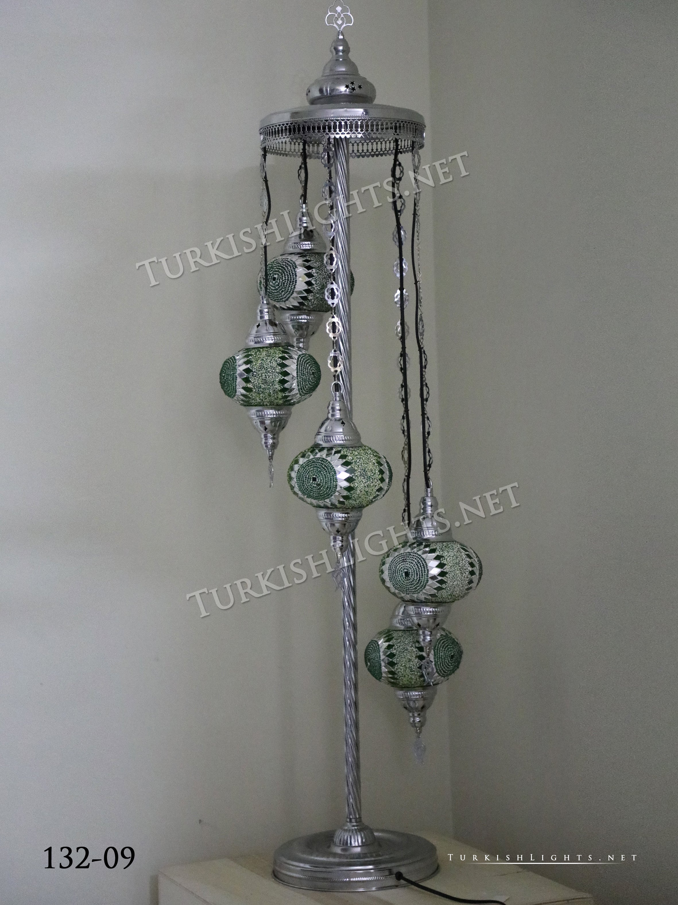 FLOOR LAMP WITH  5 LARGE GLOBES and CHROME FINISH ,ID:132 - Image 3
